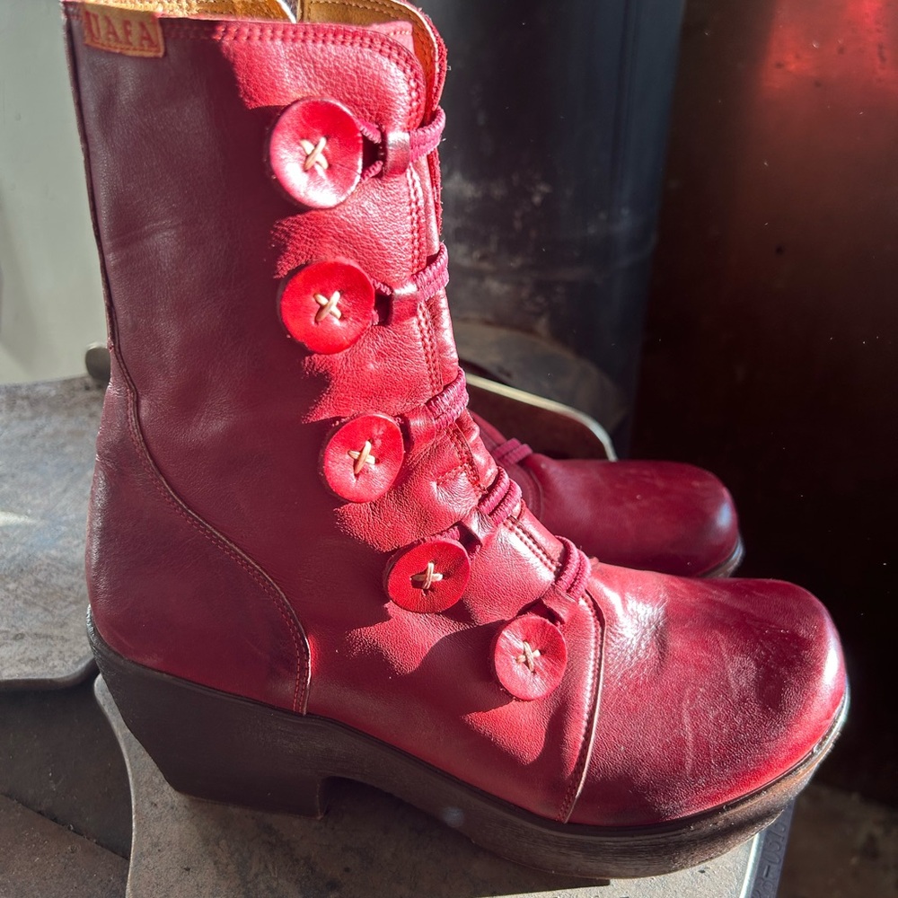 Vibrant Jafa Red Leather Lace-Up Button wedge heel Boots 38 8
